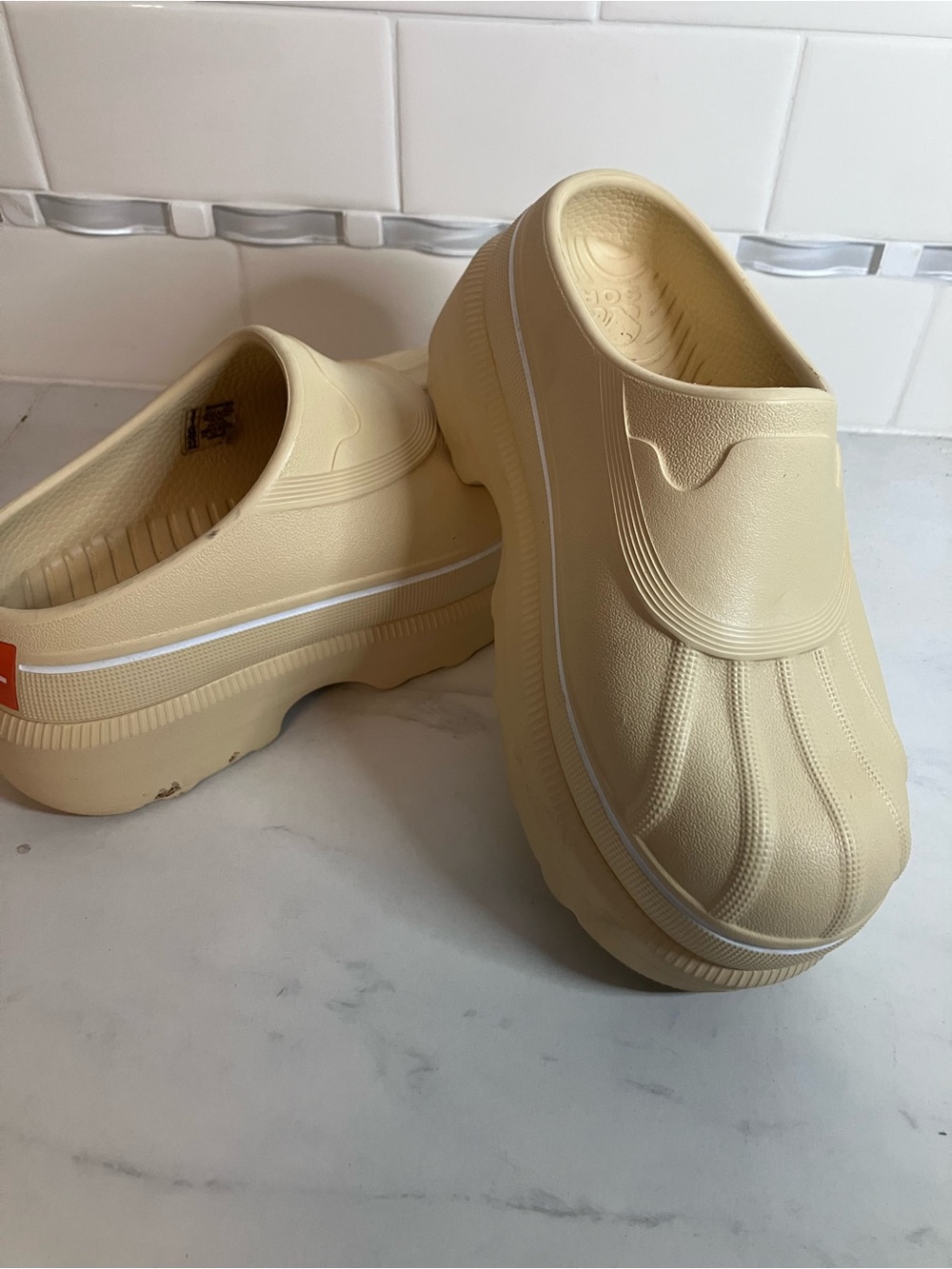 Sorel caribou Cream Platform Clog Mules. EUC! Platform chunky style. Waterproof